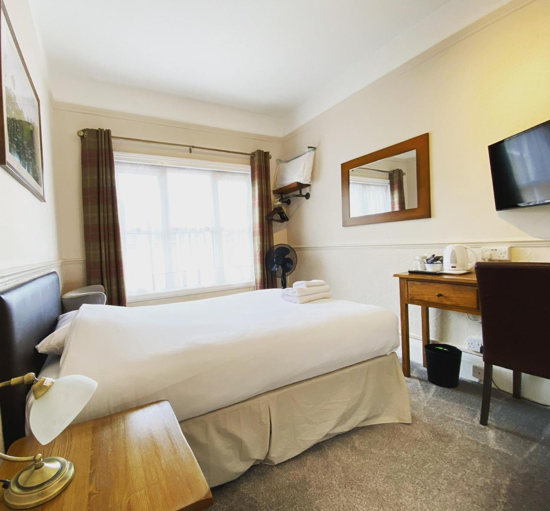 באנבורי Fairlawns Guest House מראה חיצוני תמונה