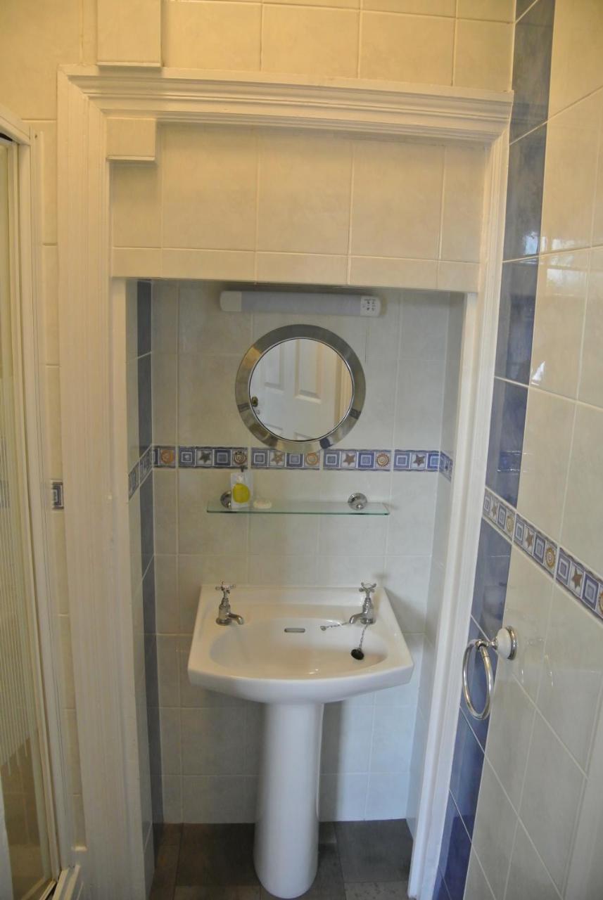 באנבורי Fairlawns Guest House מראה חיצוני תמונה